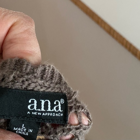 Taupe Crochet cover up sweater/cardigan. Size L - Picture 4 of 7